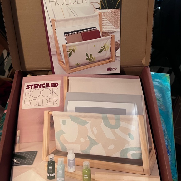 Kiwi Co Storage & Organization Kiwi Co Stenciled Book Holder Diy